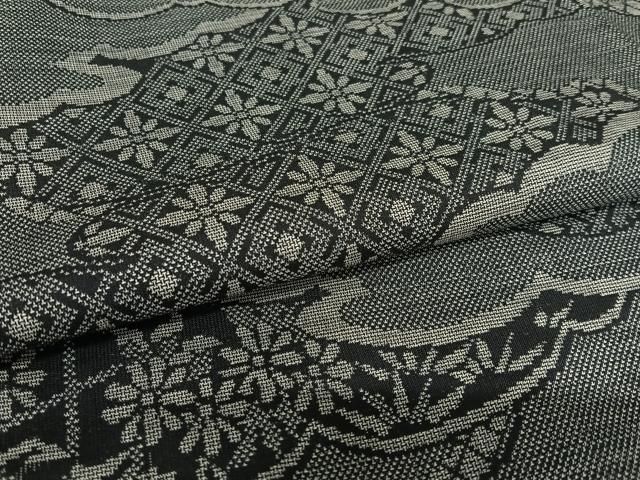 平和屋着物○本場大島紬 カタス9マルキ 雲重ね花文 黒地 正絹 逸品