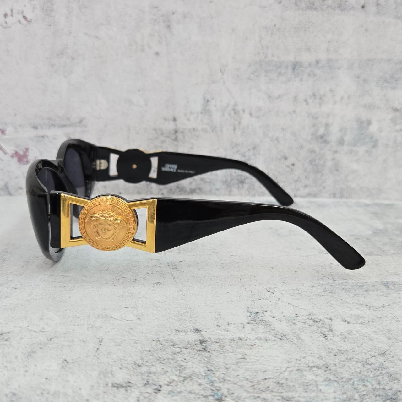 美品　GIANNI VERSACE サングラス　レザーケース付き　MOD424 美品 GIANNI VERSACE サングラス レザーケース付き MOD424