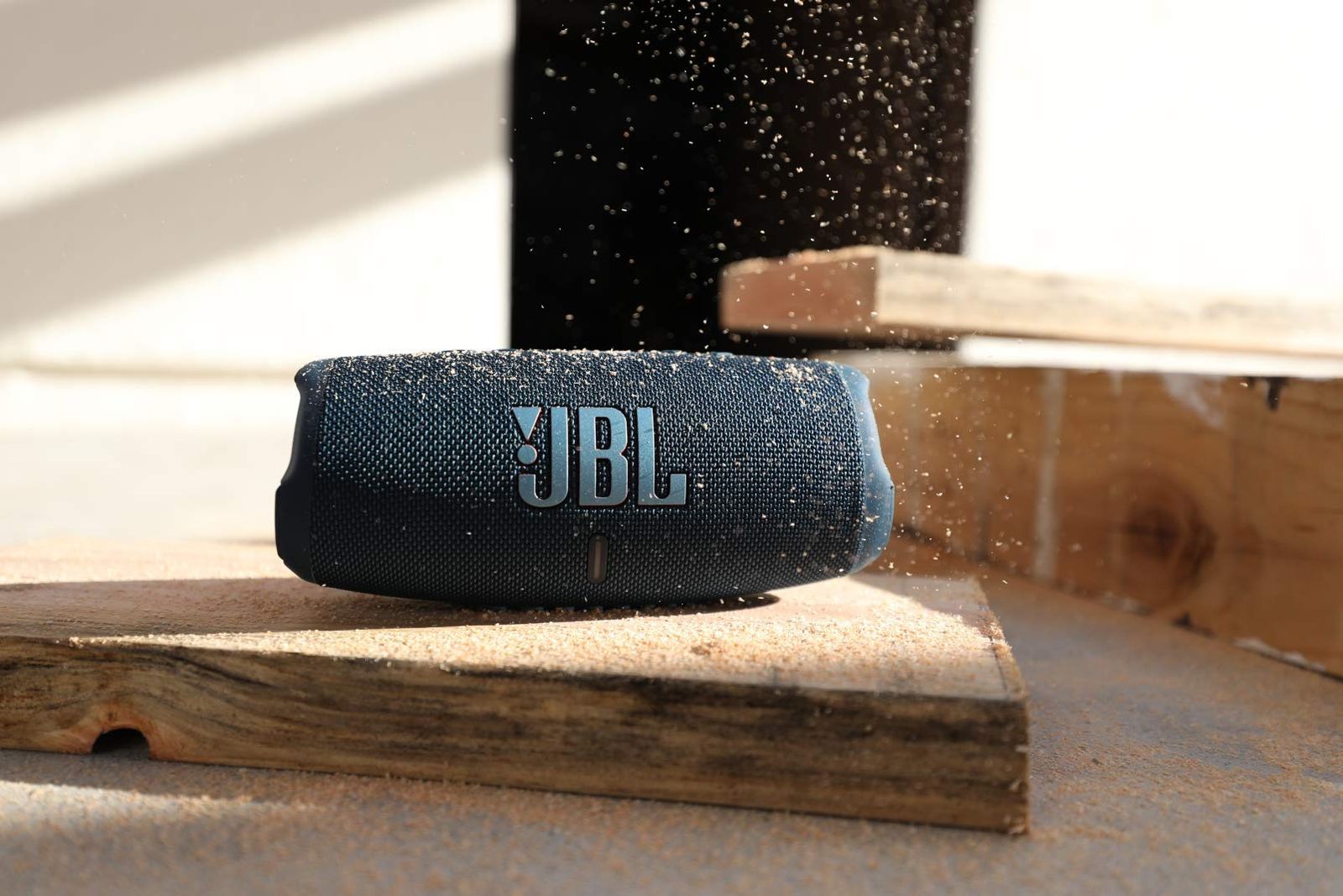 JBL CHARGE5 Bluetoothスピーカー 2ウェイ・スピーカー構成/ Amazon.co.jp: JBL CHARGE5 Bluetoothスピーカー 2ウェイ・スピーカー