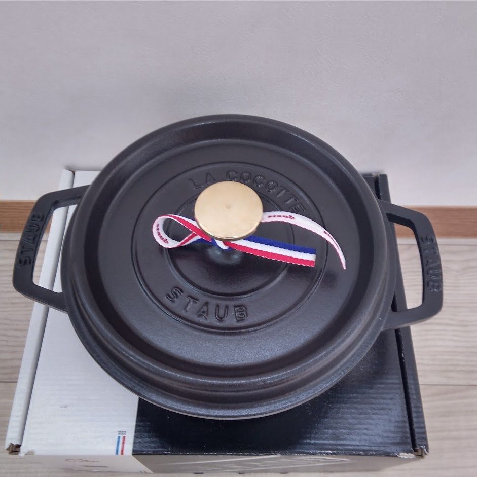 新品☆STAUB ストウブ ピコ ココット ラウンド 20cm 黒 ブラック原産国