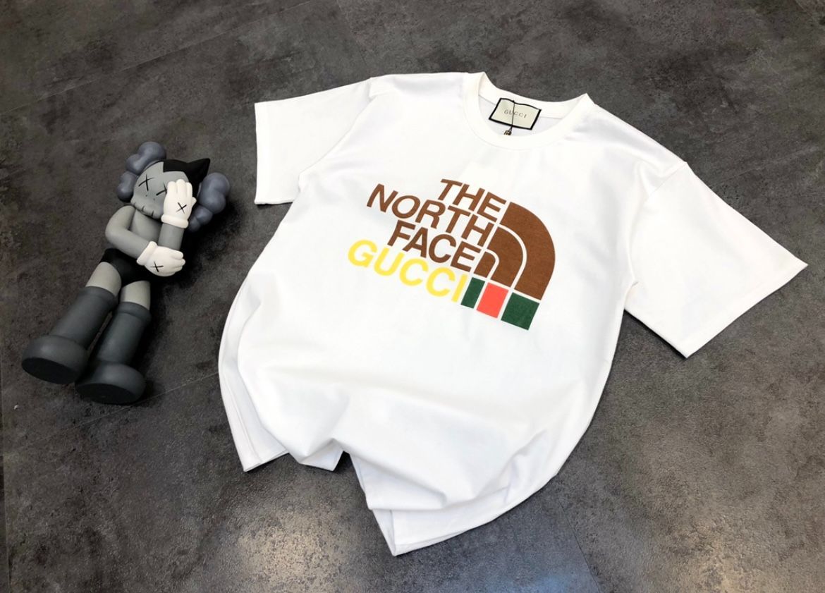 人気話題注目コラボ！GUCCI×The North Face オーバーサイズ Tシャツ