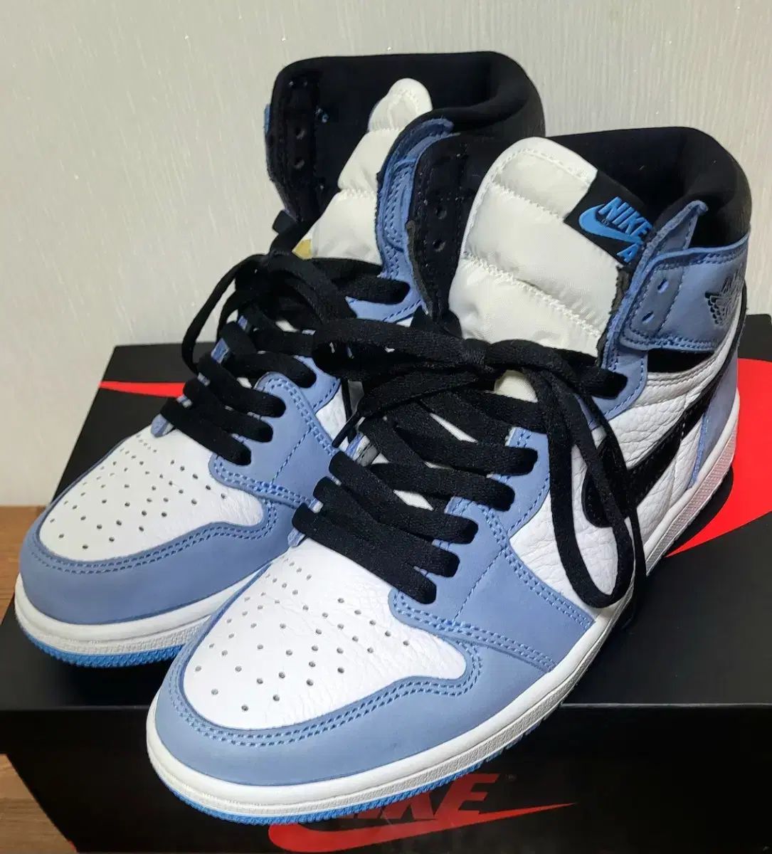 エア ジョーダン 1 ハイ ユニバーシティ ブルー 260 mm