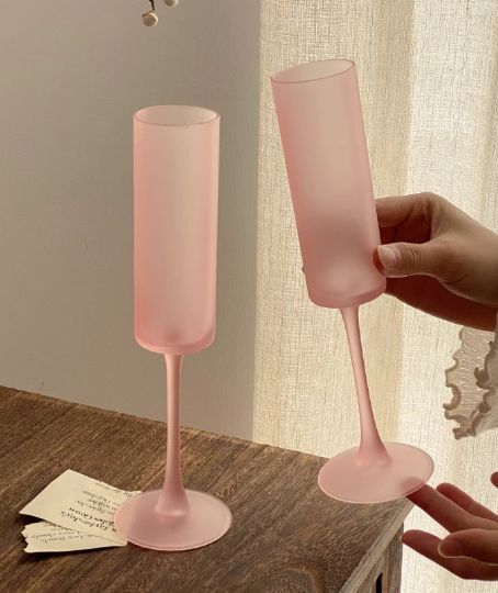 ピンク エレガントなピンクフロストシャンパングラス