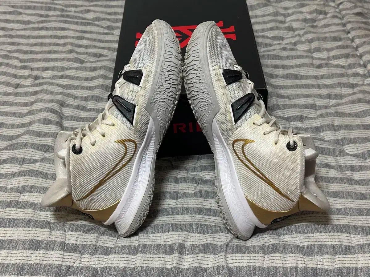 s ナイキ　NIKE カイリー7 バッシュ　27.0 メタリックゴールド Nike Kyrie 7 EP ナイキ カイリー7 White/Metallic Gold-Black