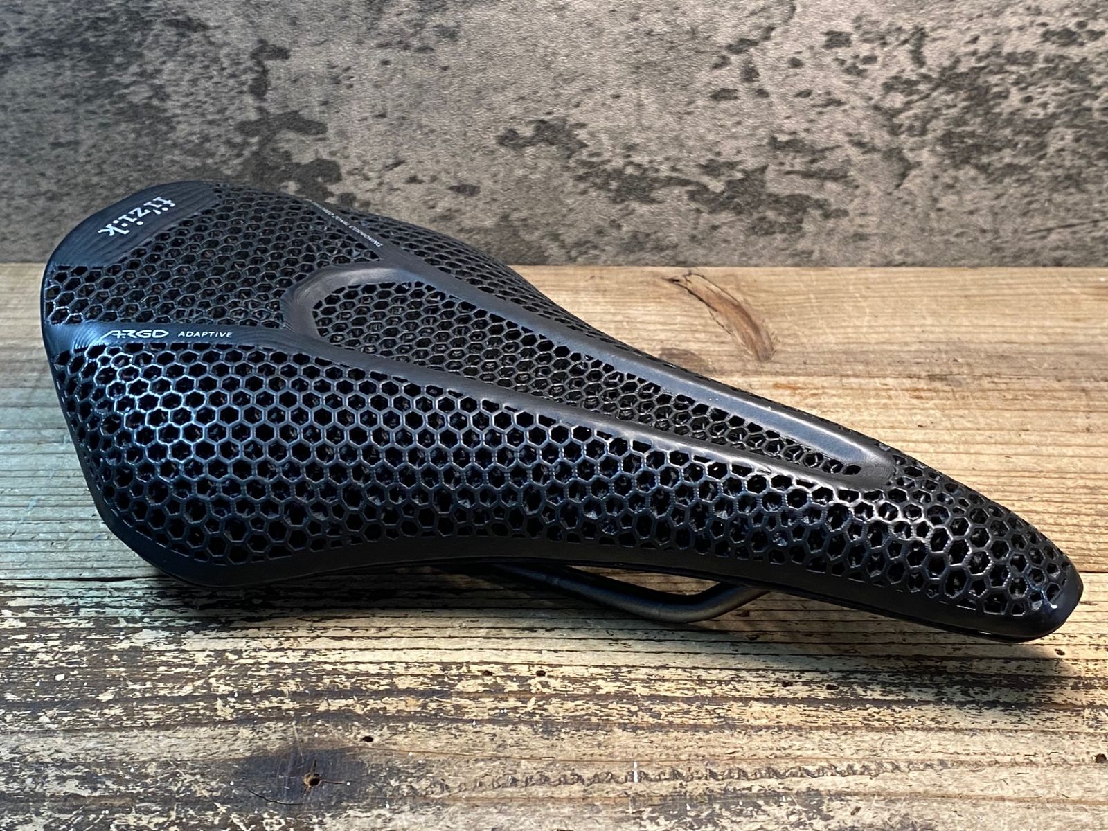 JJ406 フィジーク fizik Vento ARGO Adaptive R3 3D サドル Kiumレール 150mm