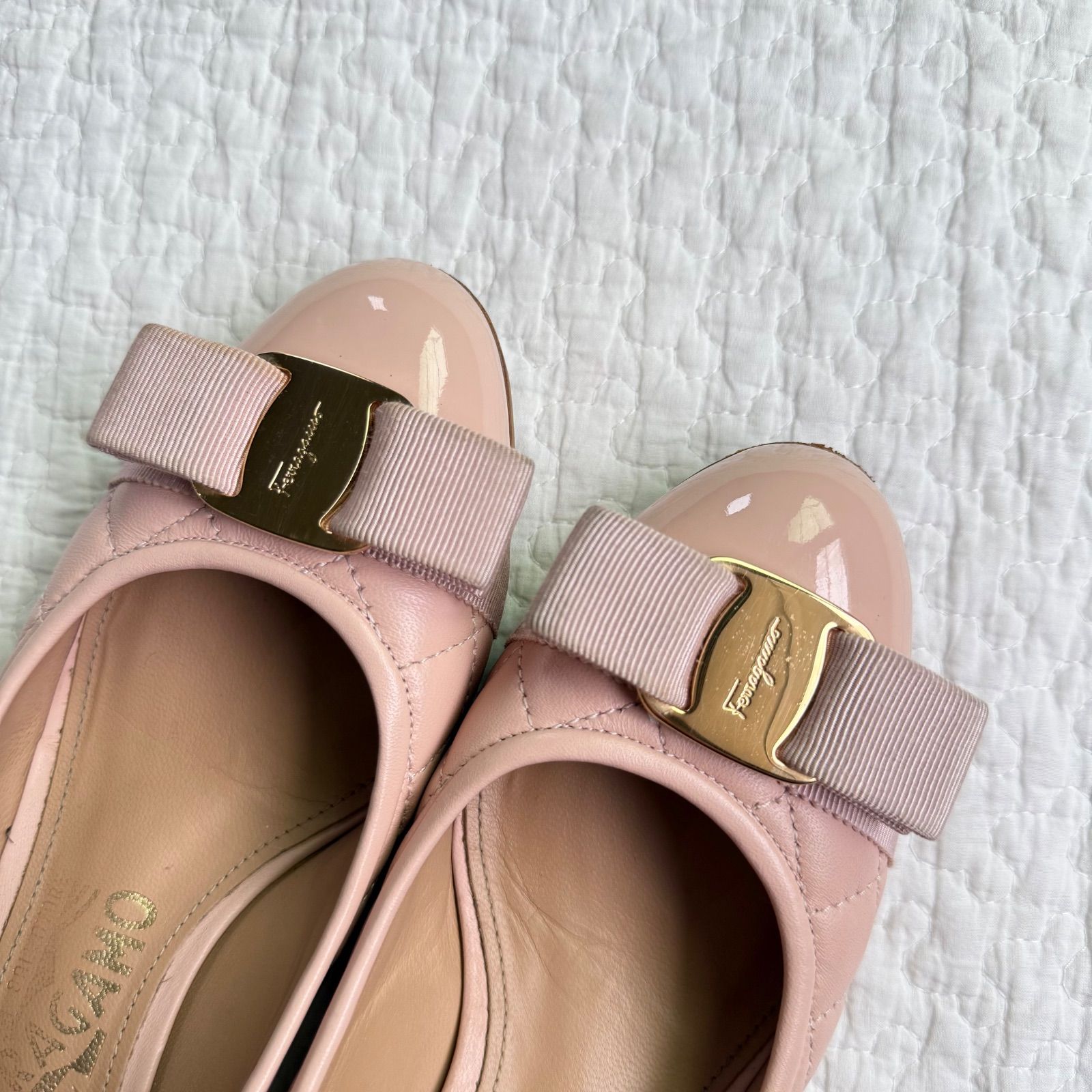 SalvatoreFerragamo サルヴァトーレフェラガモ ヴァラリボン