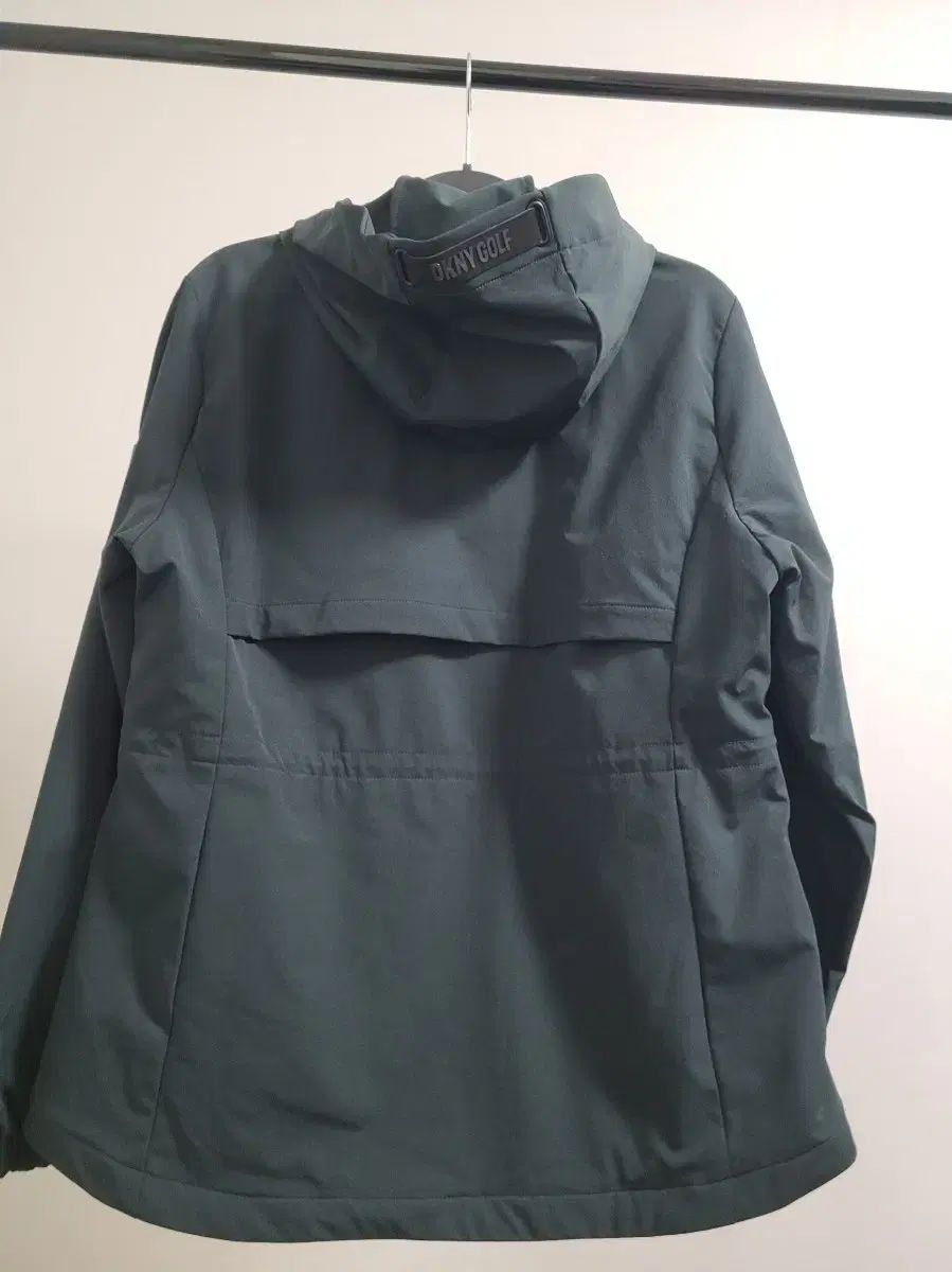 ウィンドブレーカー