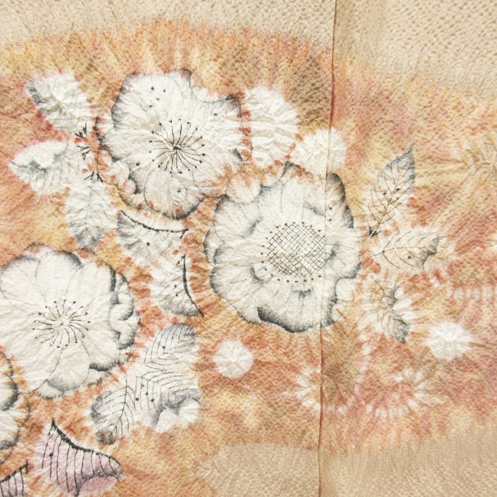 辻ヶ花模様・花と絞り柄・淡いピンクちりめん訪問着・作家印「湖」・シミ１つN‐21 辻ヶ花模様・花と絞り柄・淡いピンクちりめん訪問着・作家印「湖