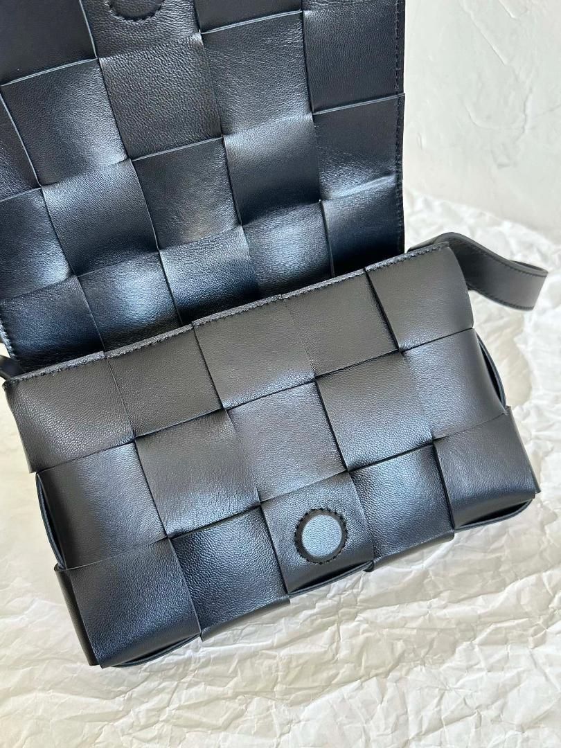 BOTTEGA VENETA カセットバッグ ショルダーバッグ - メルカリ