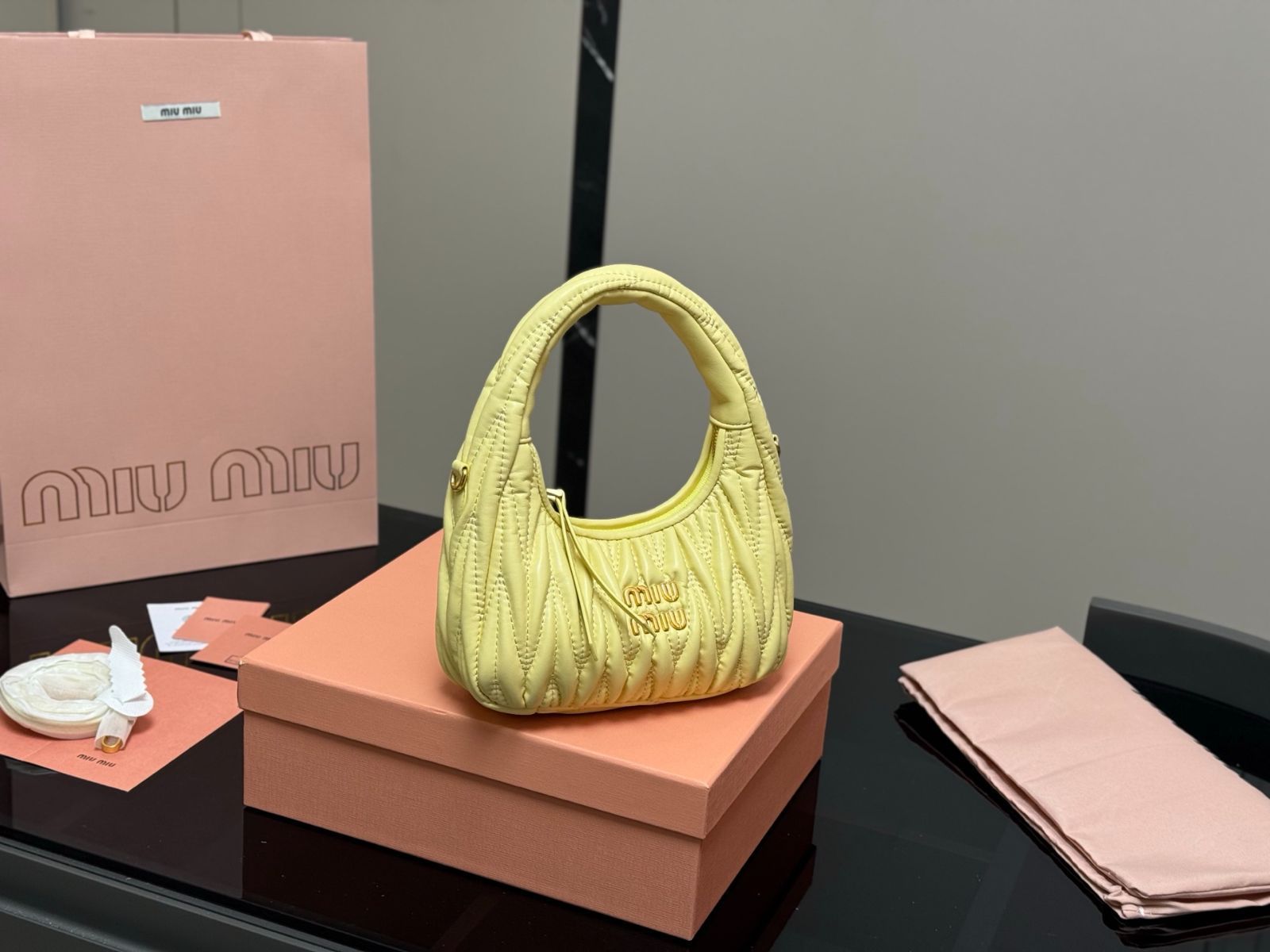 MIU MIU ワンダー ホボバッグ ? 22×11cm [本日特価|新品未使用品