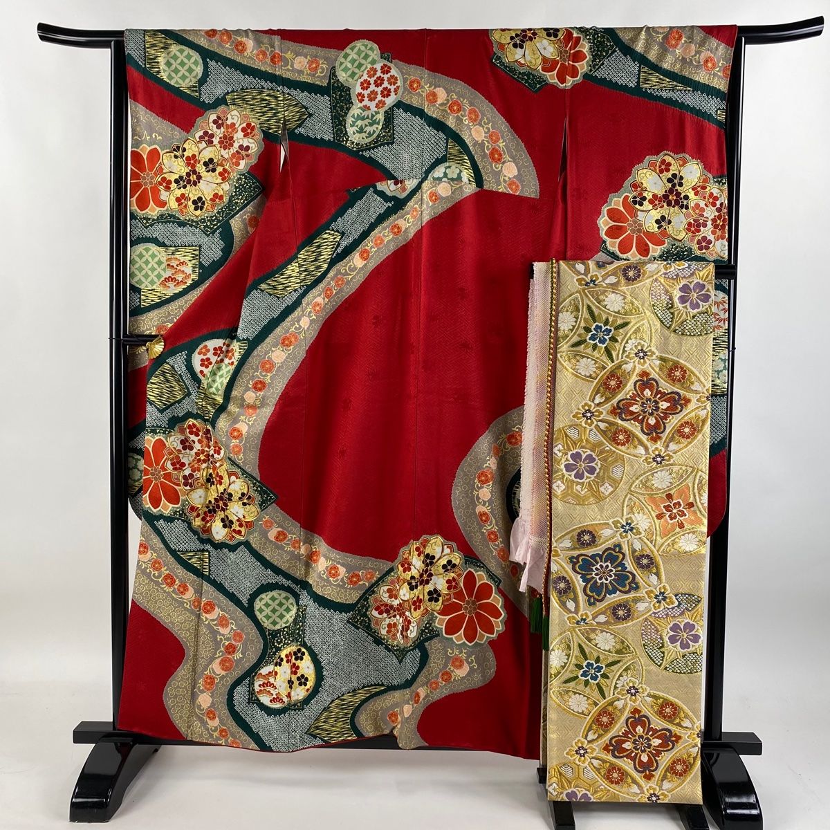 振袖 ⭐️身丈174.5cm L 袷 蝶 薔薇 金彩 赤 正絹 秀品 【中古】 振袖 ⭐️身丈174.5cm L 袷 蝶 薔薇 金彩 赤 正絹 秀品 【中古