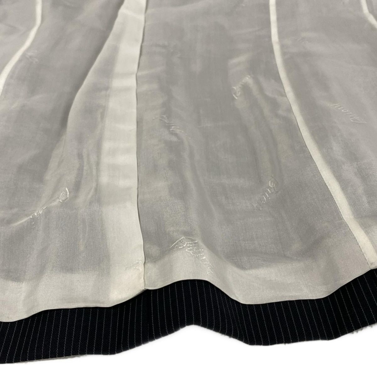 スカートスーツ