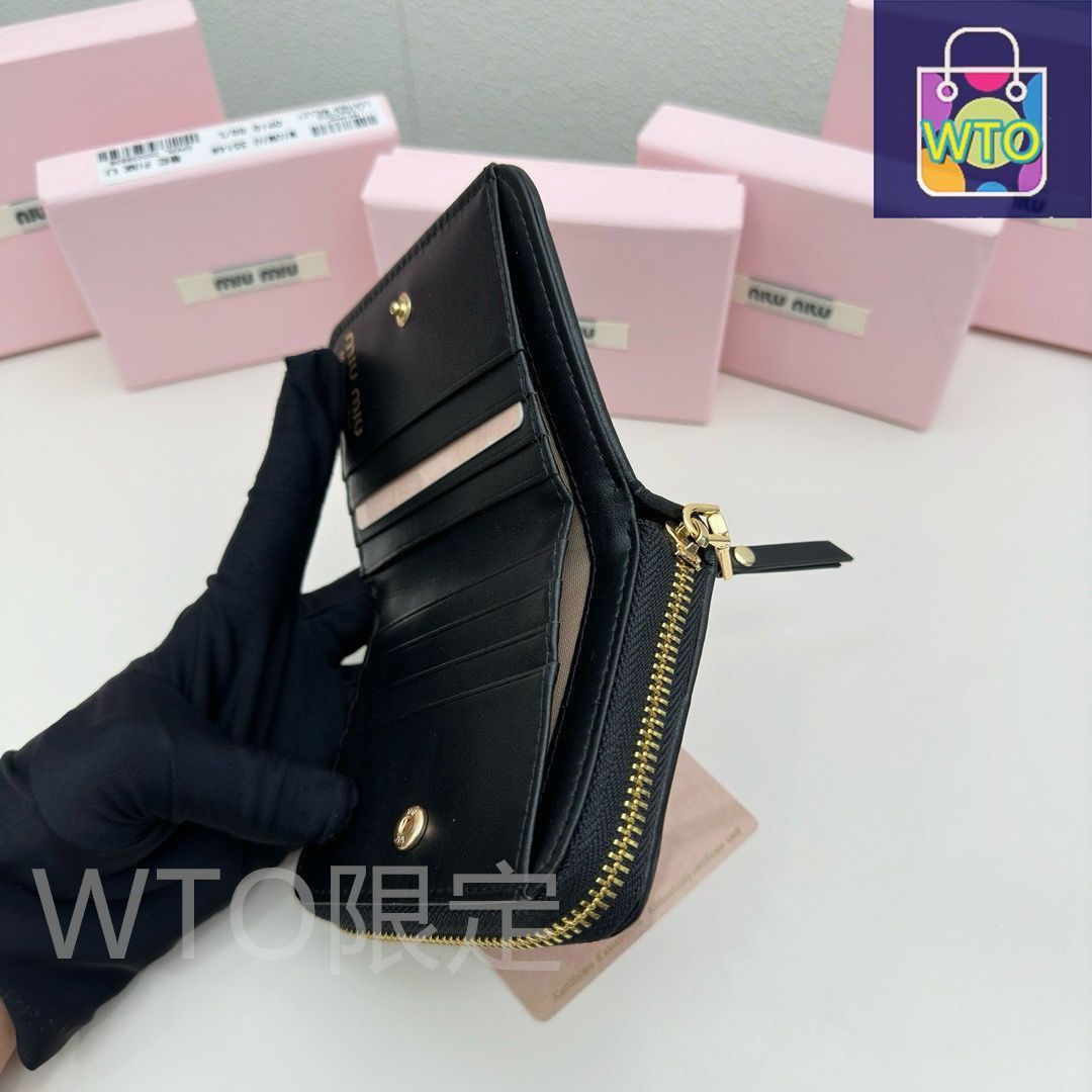 今日WTO】Miu Miu ミュウミュウ クラシック刺しゅうプレス柄財布