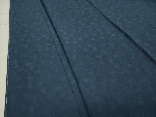 上質な色無地 舞花地紋