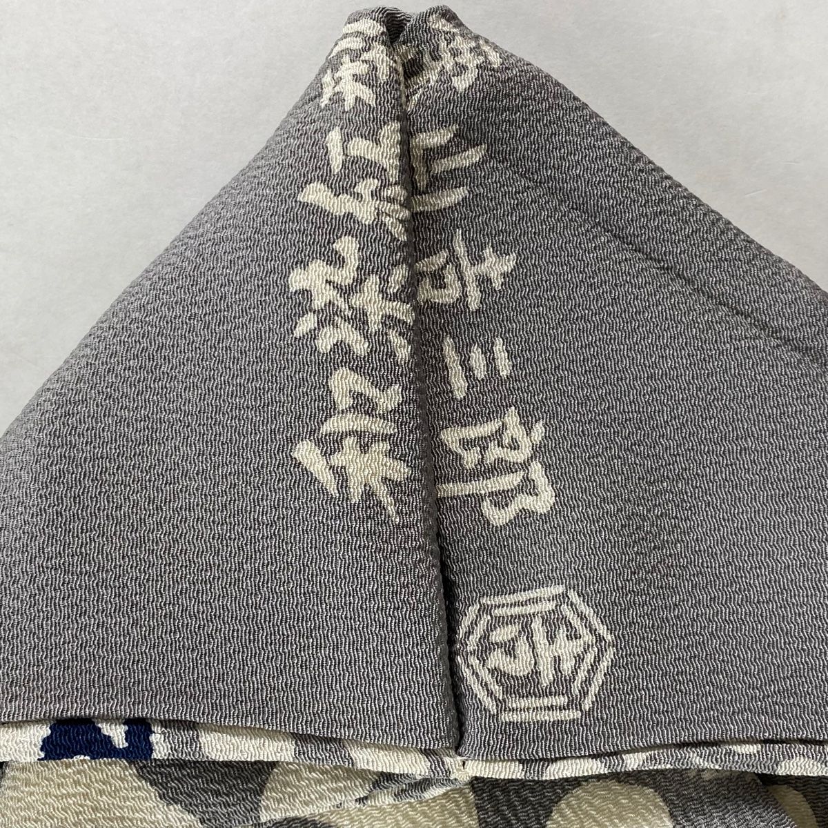 栗山吉三郎　名古屋帯　ちりめん　正絹 名古屋帯 美品 逸品 栗山吉三郎 落款 和染紅型 草花 雲文 縮緬