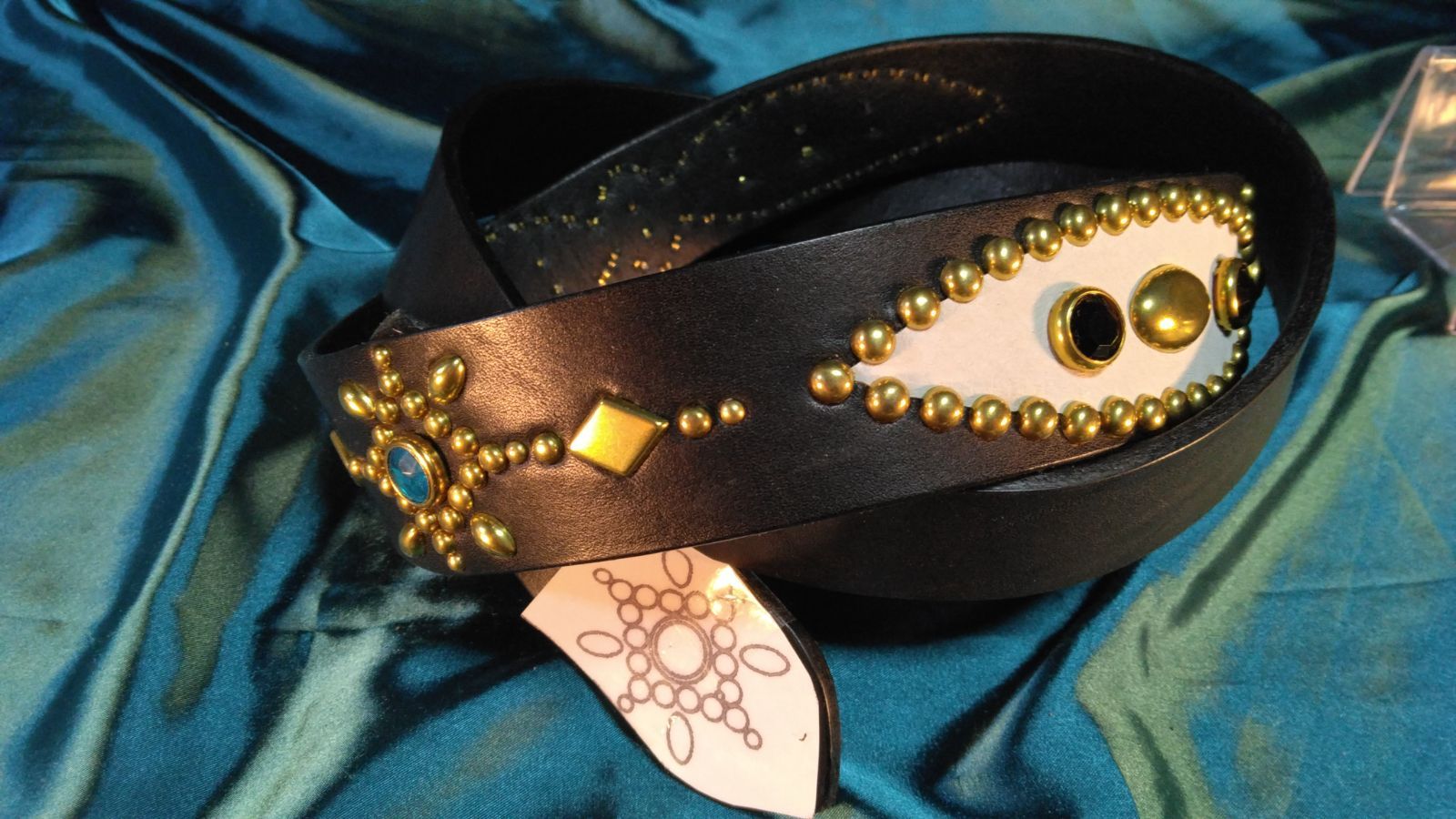 栃木レザー　インレイスタッズベルト　ブラック 栃木レザー インレイスタッズベルト ブラック - メルカリ