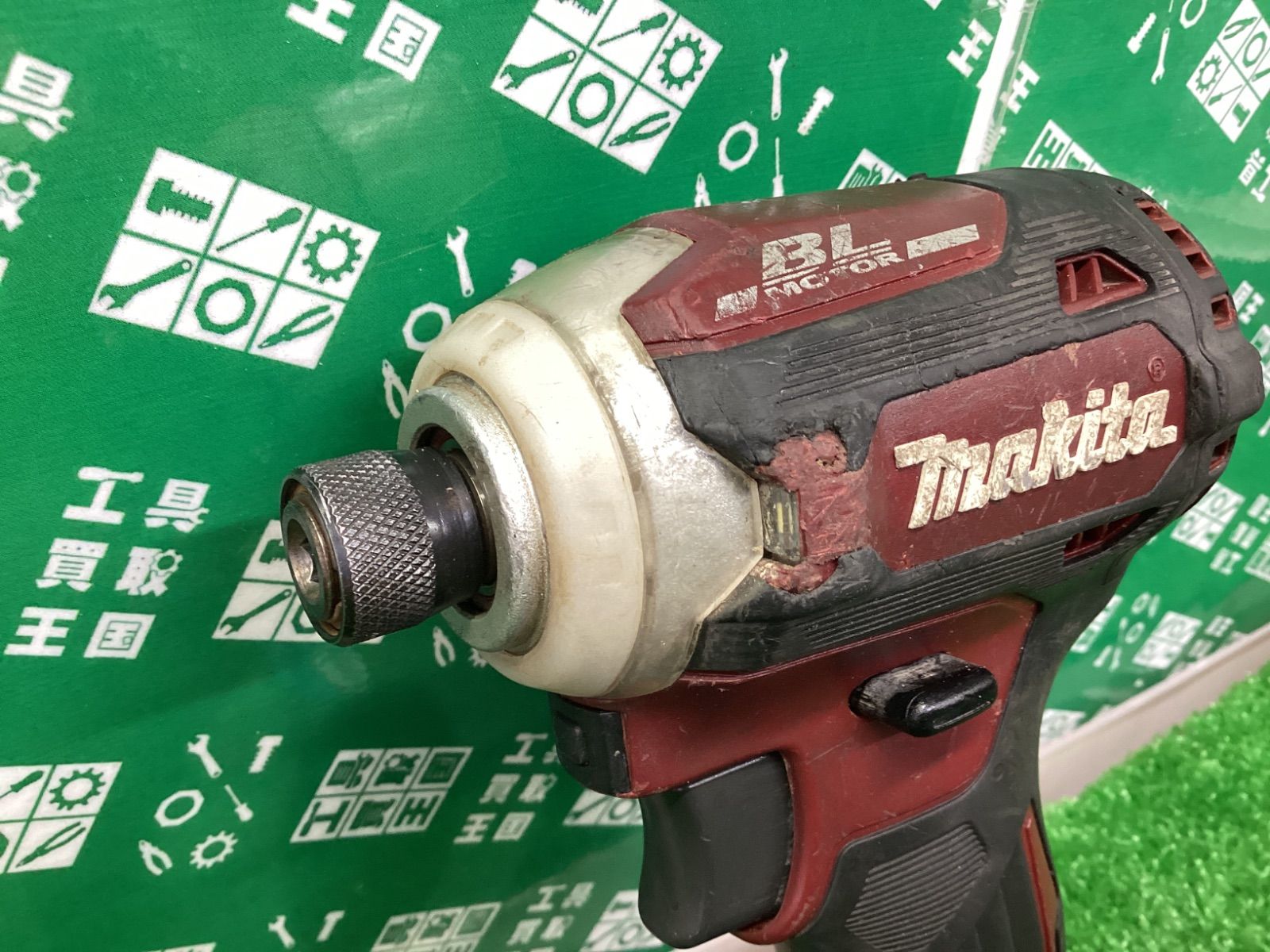 マキタ 充電式インパクトドライバ TD171D オーセンティックレッド 動作