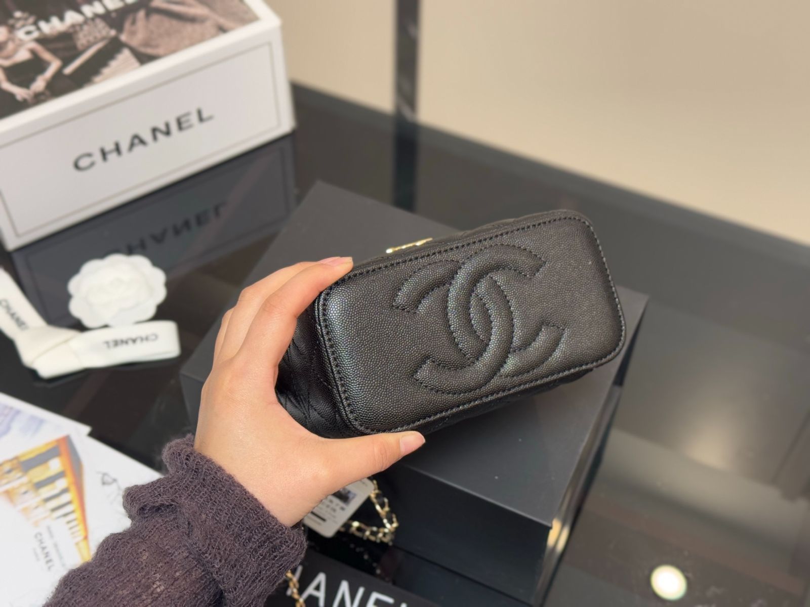 CHANEL シャネル 箱付き 今日特価】Chanel シャネル 金属製バッグ ボックス付き