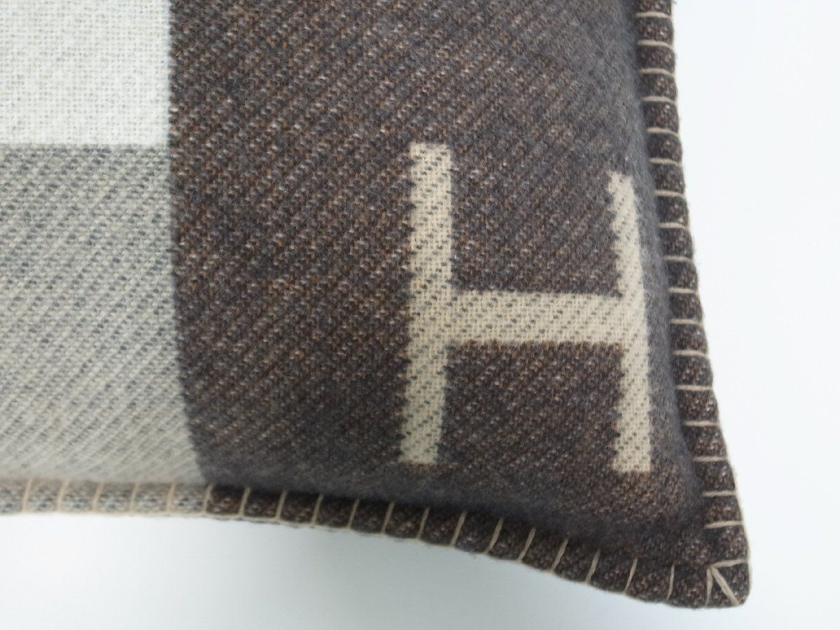HERMES エルメス カシミヤ混 ウール Hロゴ クッション - メルカリ