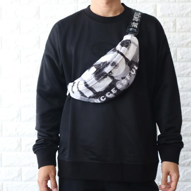 ⭐️新品⭐️DIESEL 水彩グラフィックロゴプリント ボディバッグ