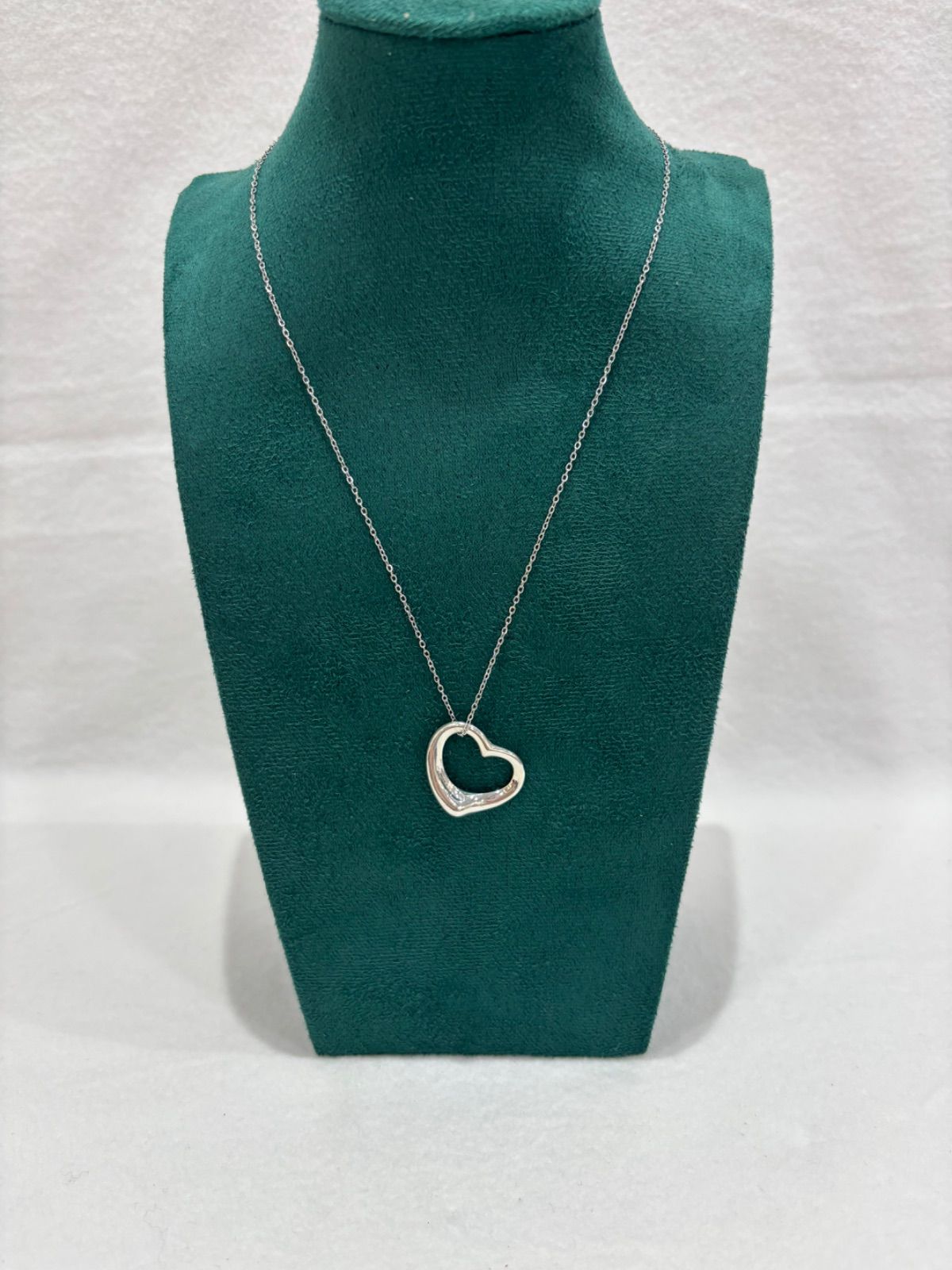  Tiffany & Co. エルサ・ペレッティのオープンハートペンダント