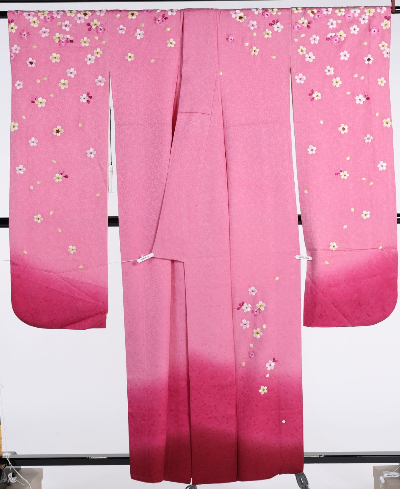振袖【中古】 仕立上がりリサイクル品 ピンク色 花柄 正絹 R104 - メルカリ
