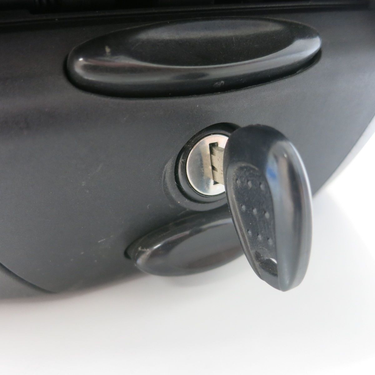 送料無料 鍵付き◆GIVI バイク 用 リア BOX ボックス リア トランク トップケース 収納 箱 荷物 ツーリング デリバリー◆ FFCRYSTALESIA_COM