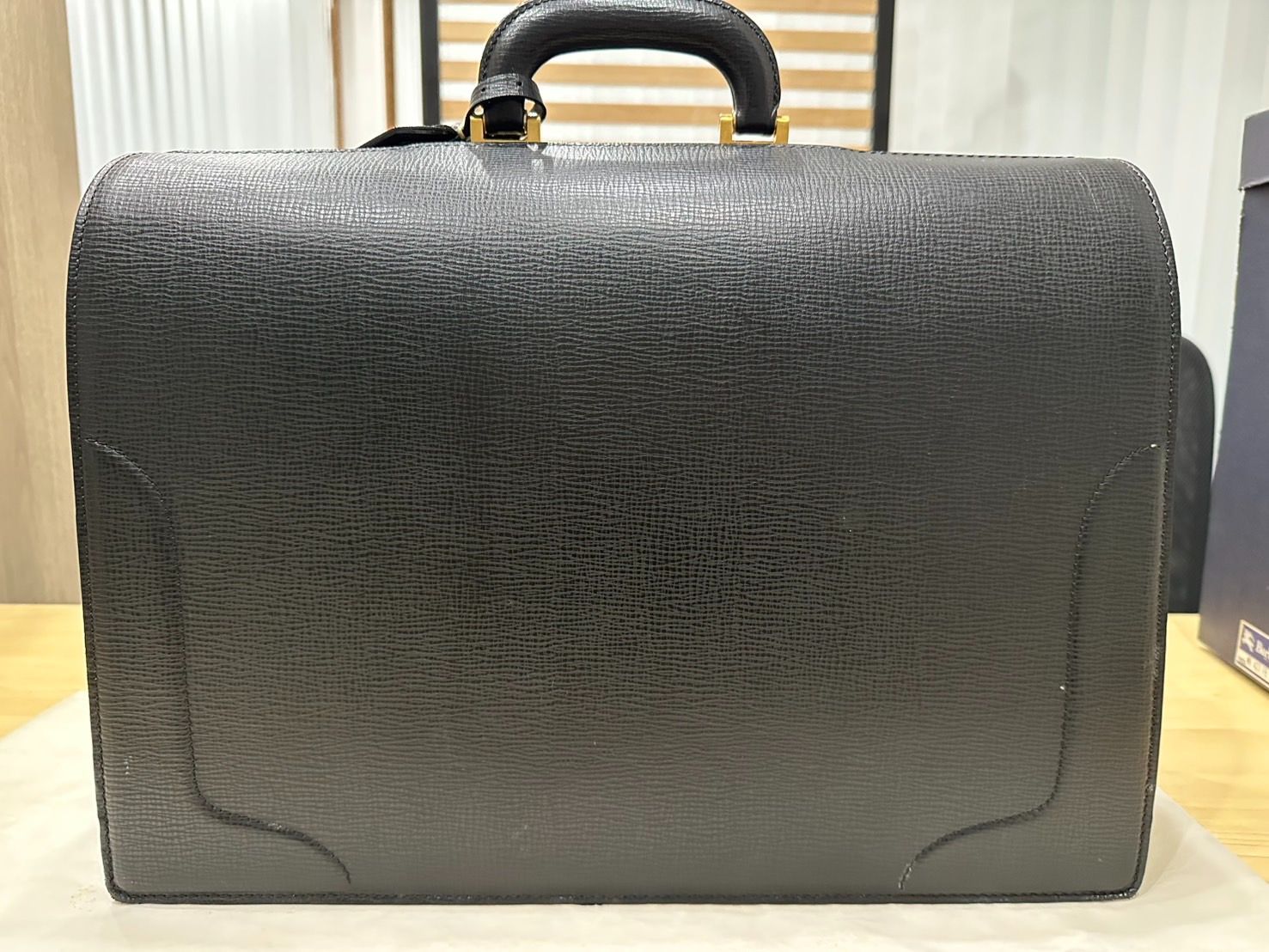 BURBERRYS レザー ダレスバッグ ビジネスバッグ 鍵付き ブラック BURBERRYS バーバリー レザー ダレスバッグ ビジネスバッグ 鍵