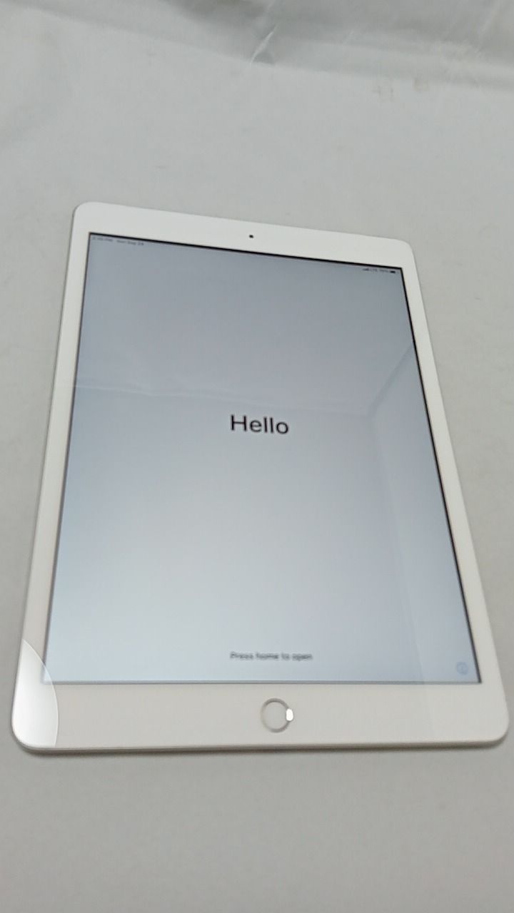 動作確認済！ iPad7 A2198 32GB 本体 シルバー ドコモ回線 7492_0590