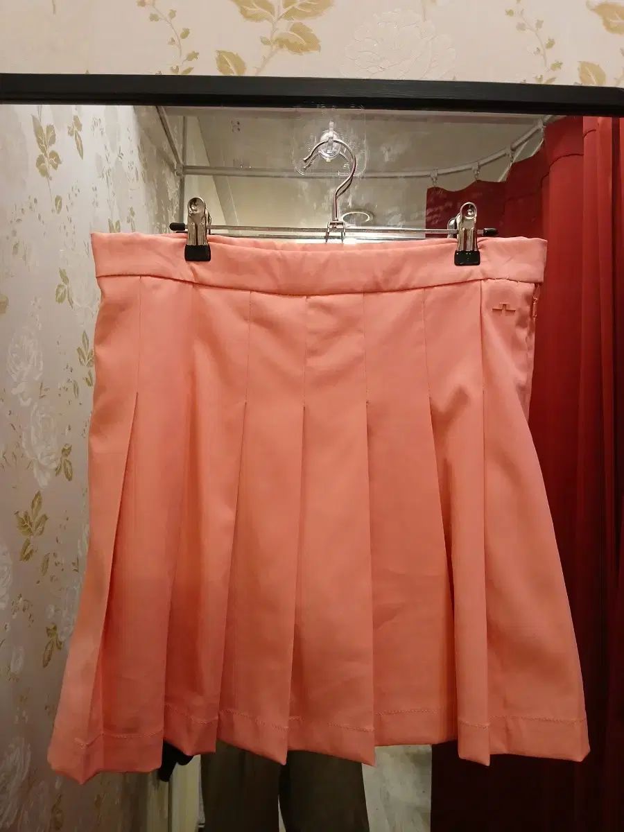 赤いハーフジップ トレーナー D'lites おニャン子クラブ