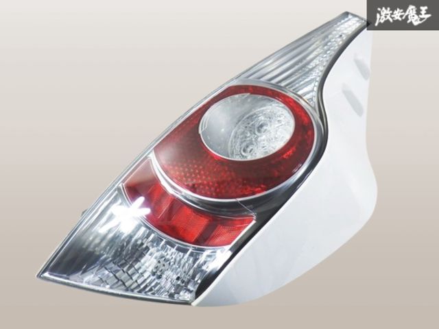 アクア DAA-NHP10 右 テール ランプ 040 TOYOTAアクアNHP10前期