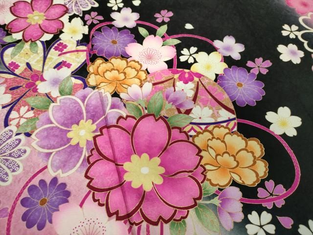 平和屋着物○豪華振袖 花手毬 舞桜 黒地 暈し染め 金彩 正絹 逸品