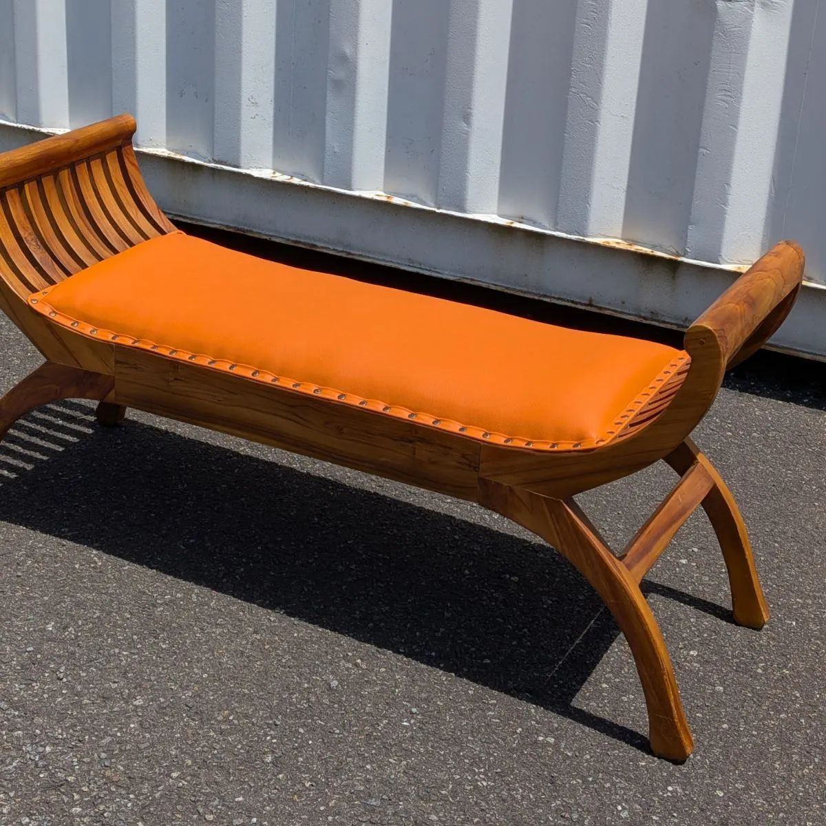 カルティニベンチ　クラブチェア　鋲打ち　アジアン家具　ロビーチェア　美品 アジアン家具 カルティニ ベンチ 2人掛け 無垢材 ナチュラル