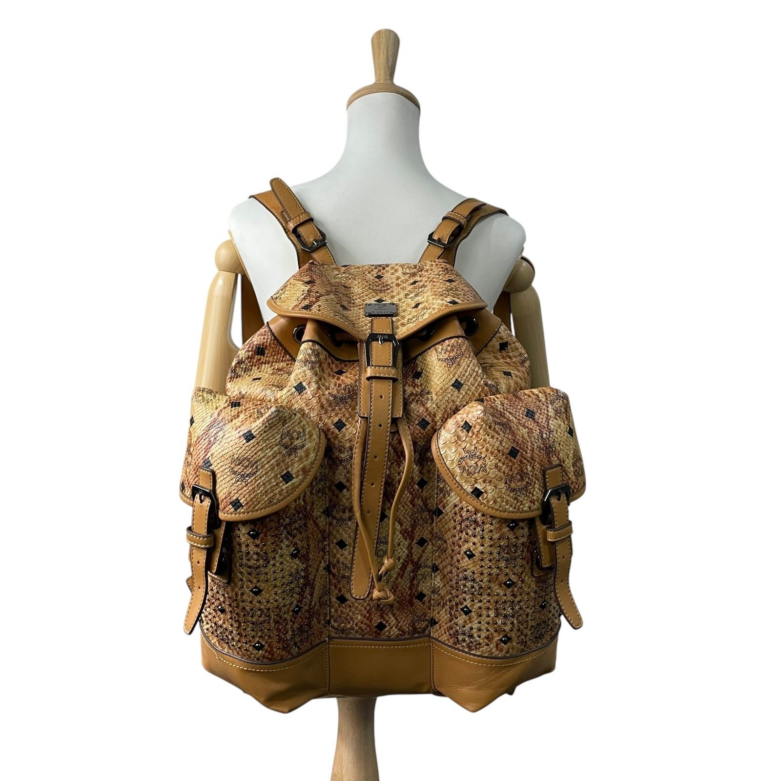 希少 MCM エムシーエム ヴィセトス リュック ヴィンテージ ブラック 金 黒 希少 MCM エムシーエム ヴィセトス リュック ヴィンテージ