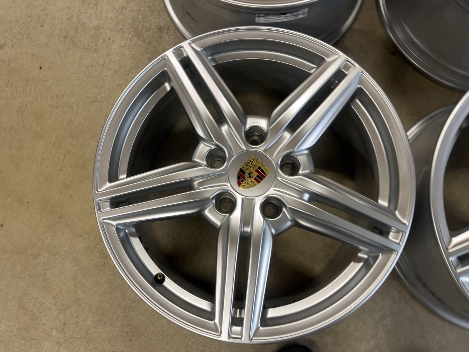 ポルシェ カイエン 純正品 19インチ 4本セット