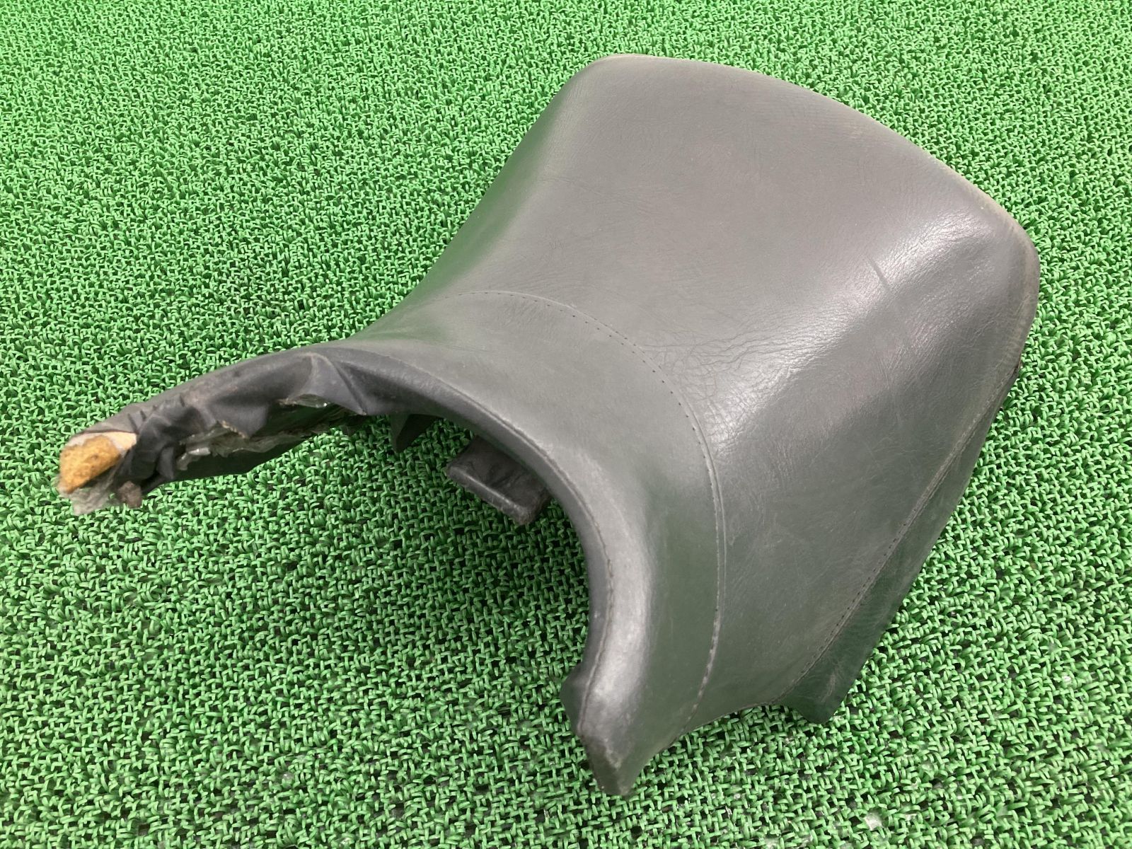 V-MAX フロントシート 1FK ヤマハ 純正 中古 バイク 部品 2LT VP20N