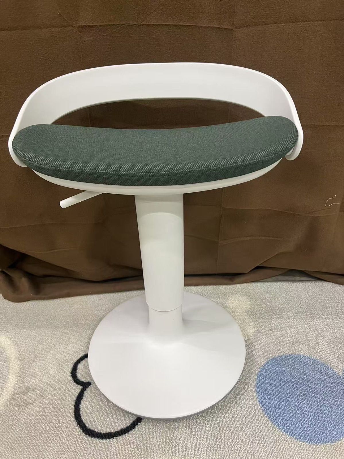 美品】コクヨ ジョイン 昇降スツール 2024年製 - メルカリ