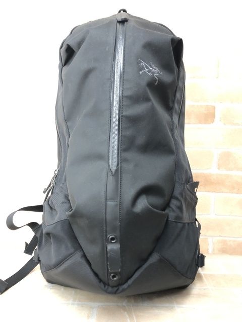 中古】 ARC'TERYX アークテリクス ARRO 22 BACKPACK ブラック 111424169