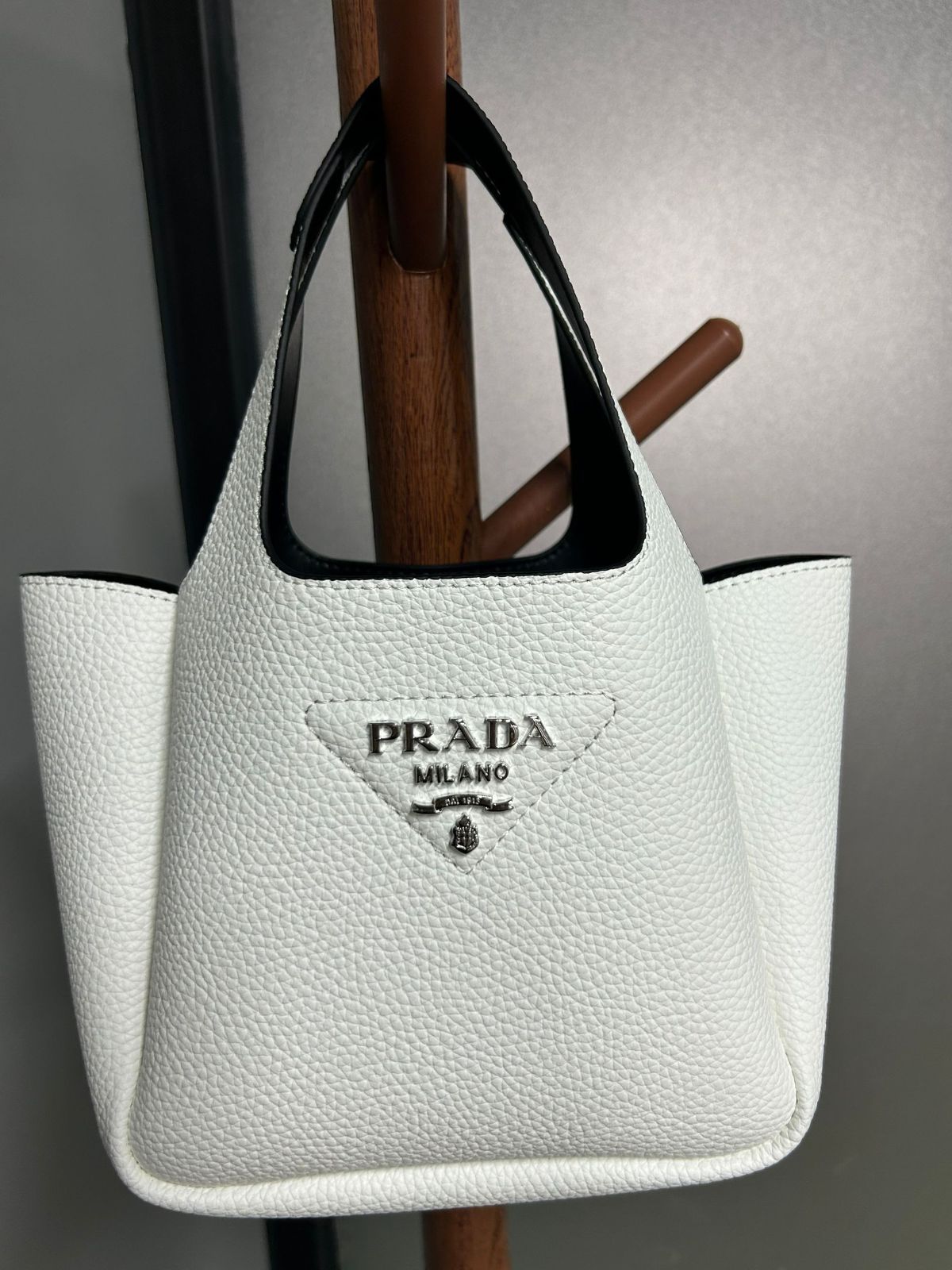 PRADA レザー トートバッグ