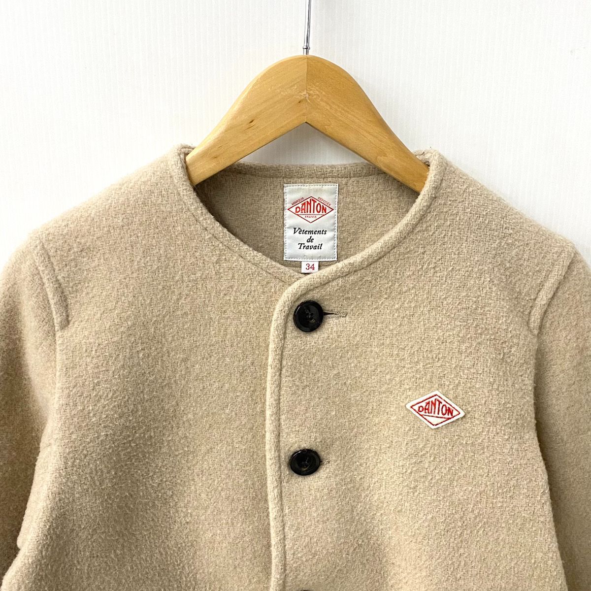 【ダントン】ウール　ノーカラー　ジャケット　ロゴワッペン　ベージュ　34 DANTON - ダントン ロゴワッペン ウールジャケット 34 グレー