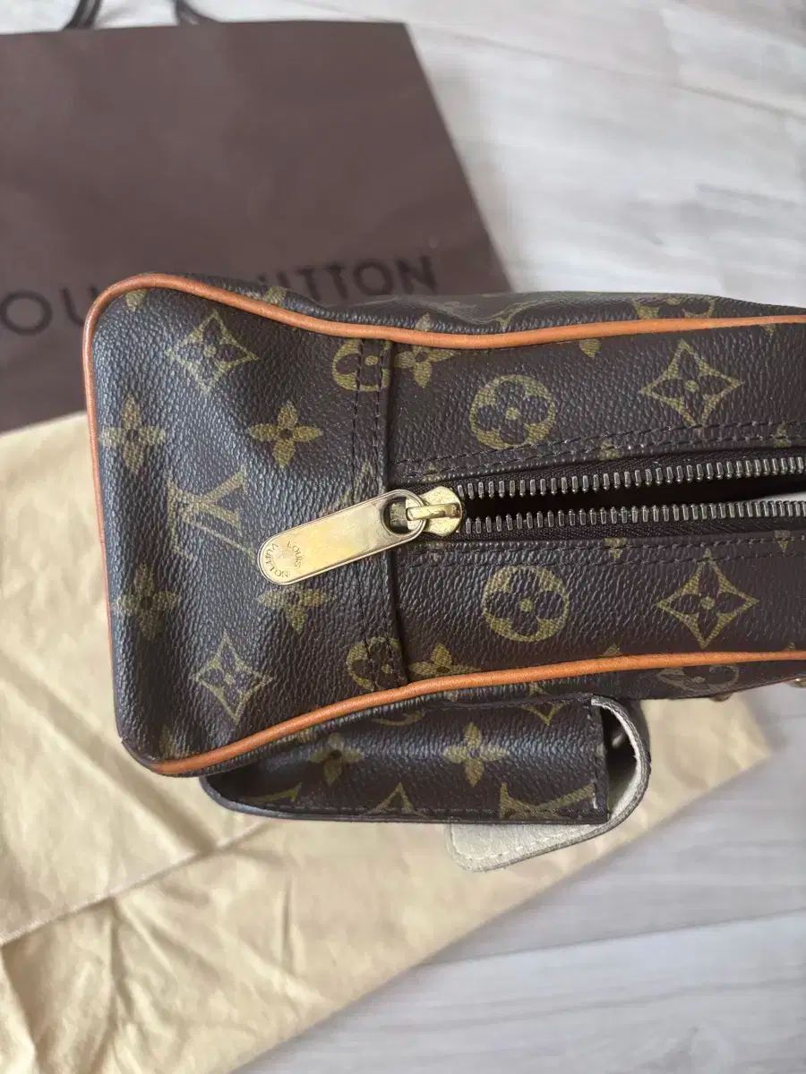 Louis Vuitton マンハッタンPM 23294865_53329655_600.jpg