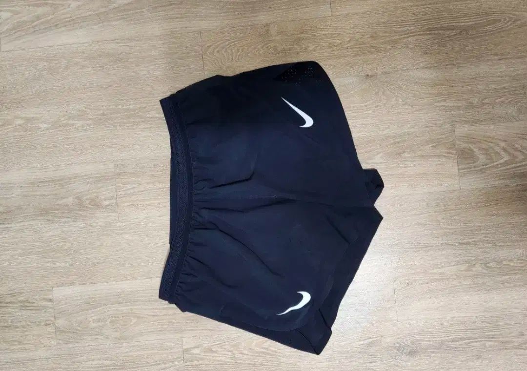ナイキ エアロスイフト ショーツ 4インチ L