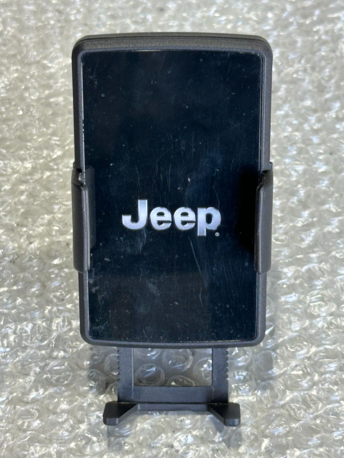 げ Jeep|ジープ 純正 オートホールドモバイルホルダー JPNA002319010 使用 なスマートフォンサイズ 幅56〜90mm 単4乾電池2本使用 別売 品