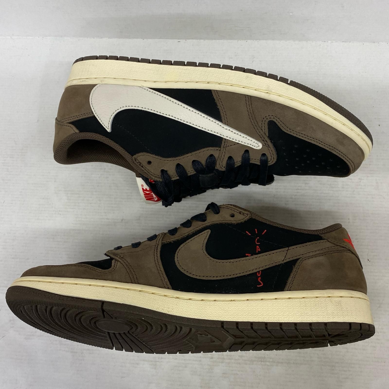 NIKE