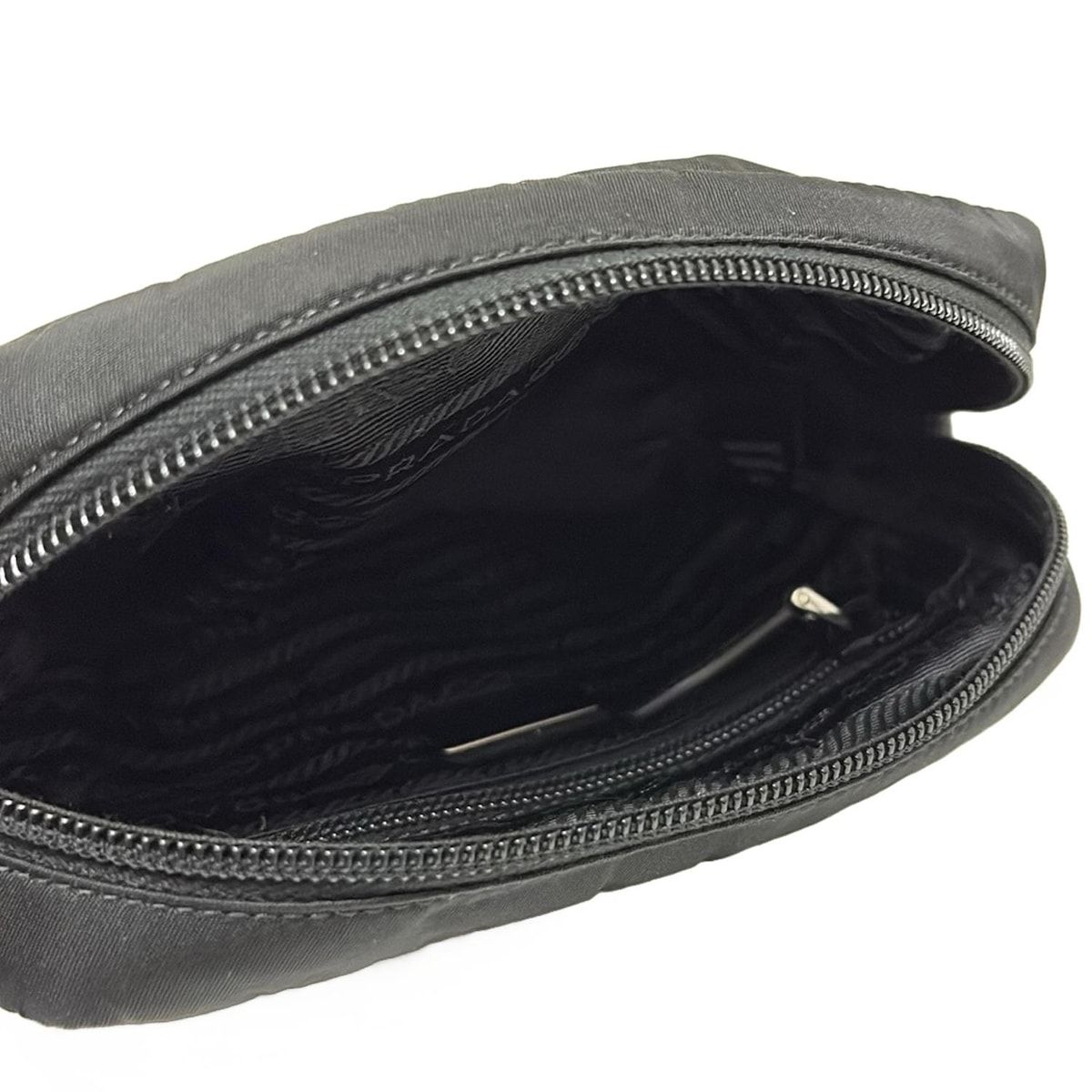 PRADA(プラダ) ポーチ美品 スモール Re-Nylon ポーチ 1SN021 黒 Re  