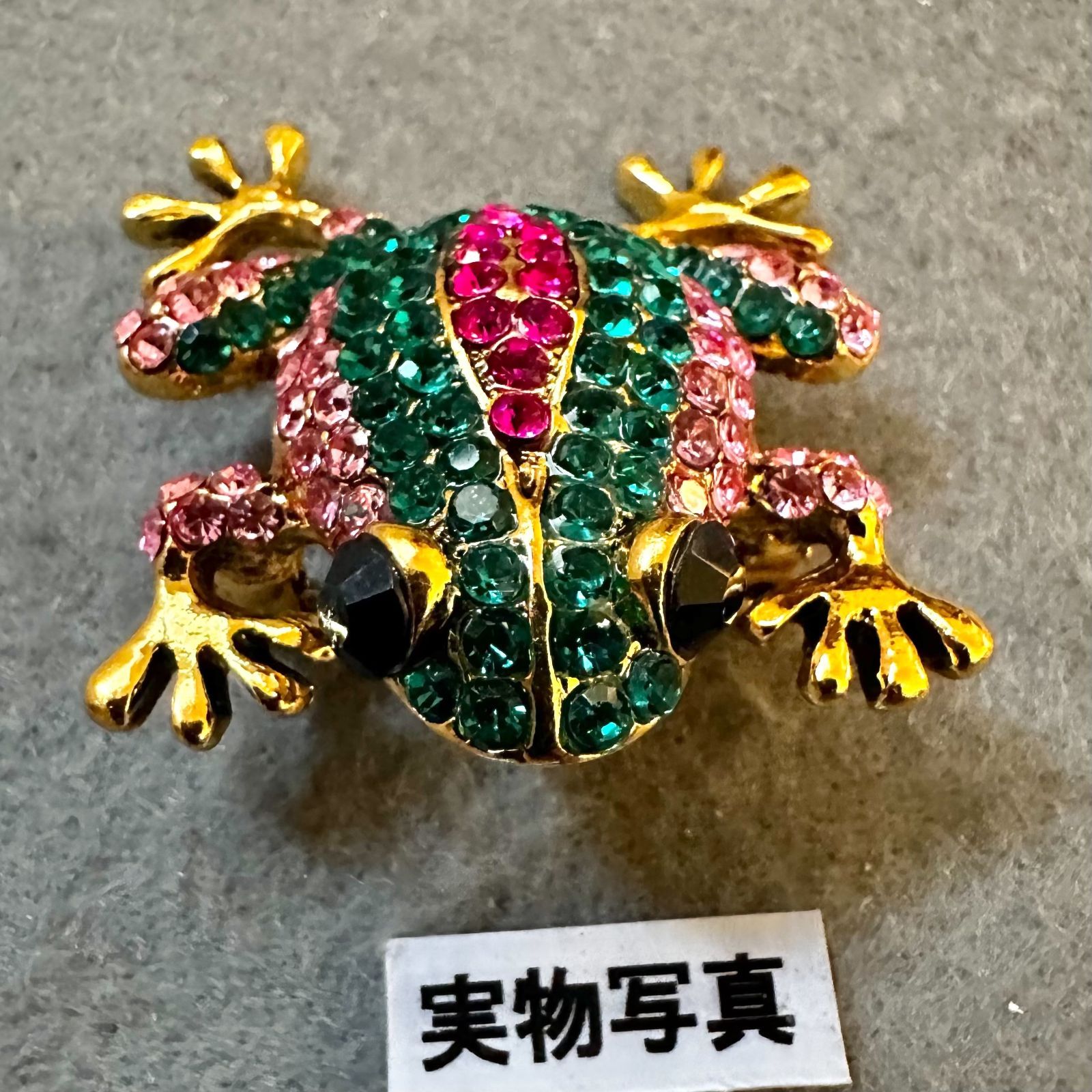 カエル ブローチ | iichi 日々の暮らしを心地よくするハンドメイドや