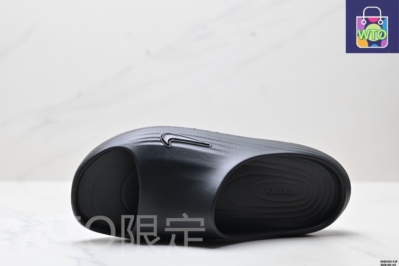 ナイキ Nike ReactX REJUVEN8 Slide シンプルで快適な 穴付き