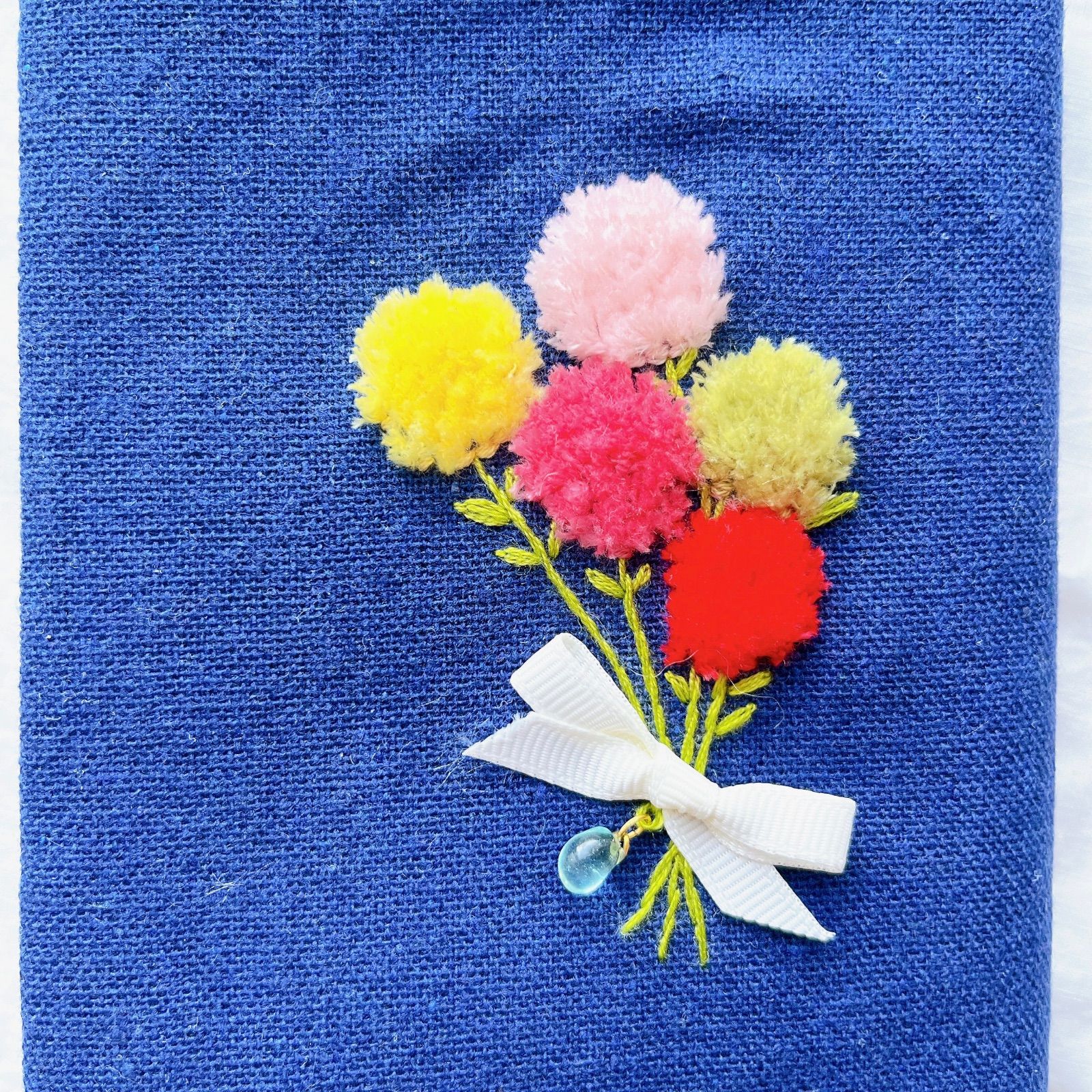 文庫本❁ハンドメイド手刺繍ブックカバー㉓ - メルカリ