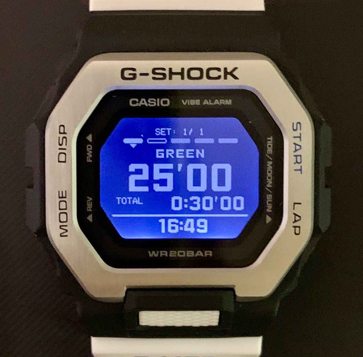 【上美品⭐️G-SHOCK G-LIDE】 タイムトラベル サーフィン　 GBX-100-7JF    カシオ CASIO    メンズ デジタル腕時計　 電池式　 Bluetooth    ホワイトバンド　 国内正規品 （AYA） 24022009500B