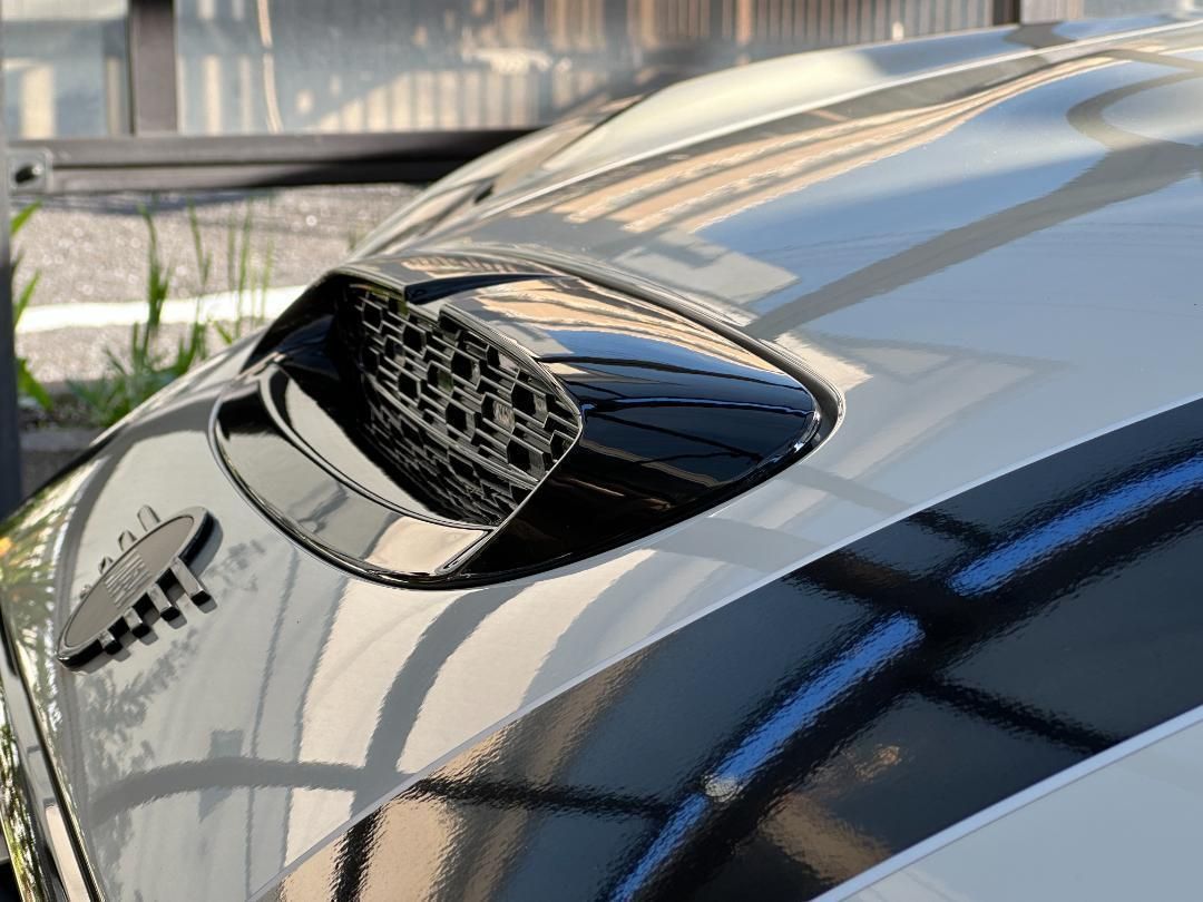 ピアノブラック